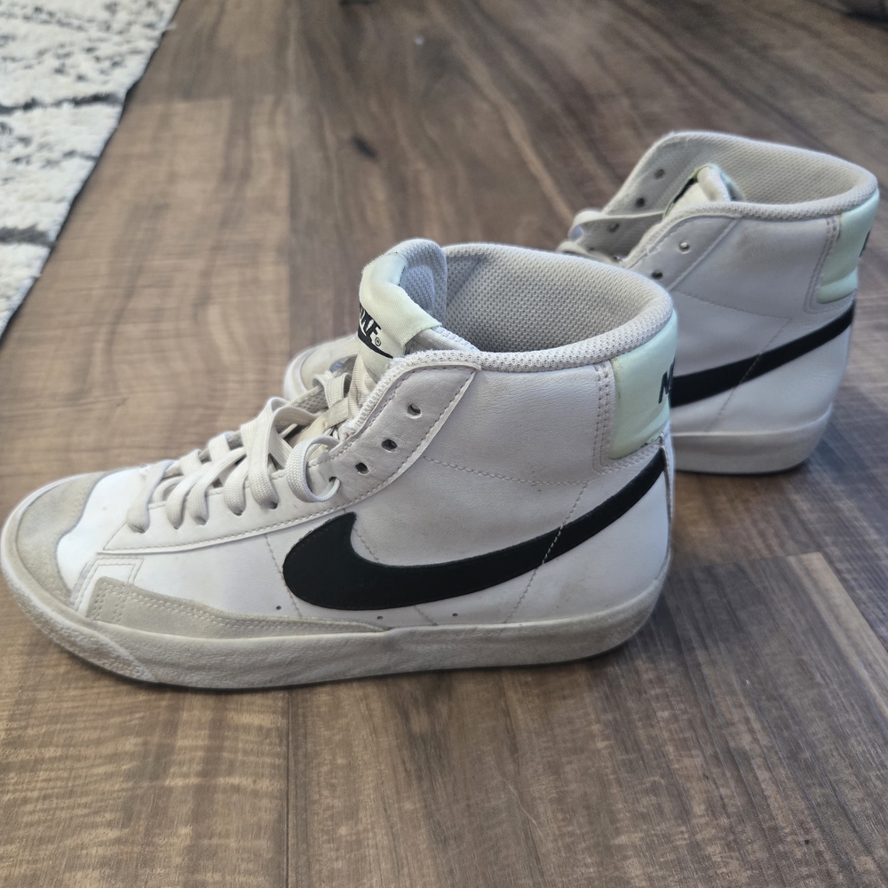 Women's Nike Dunks High-Top Sneakers